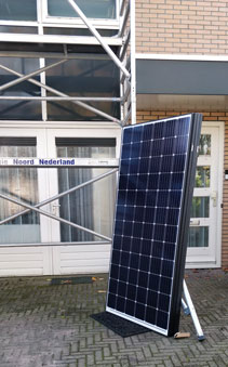 JA Solar paneel op de stoep